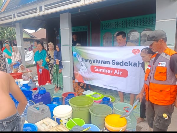 Rumah Zakat Salurkan 4.800 Liter Air Bersih untuk Warga Terdampak Kemarau Panjang