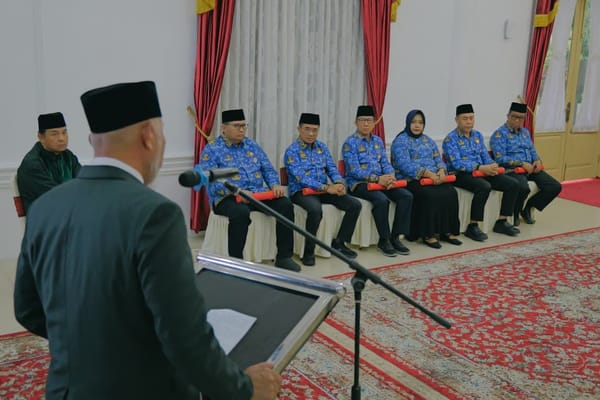 Rotasi Besar di Pemprov Sumbar, Mahyeldi Lantik 6 Pejabat Baru Eselon 2