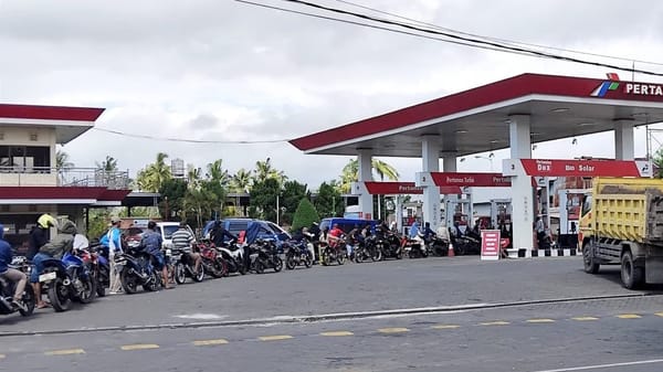 Antrean SPBU Memanjang di Sejumlah Titik, Bupati Jember Imbau Warga Tidak Panic Buying