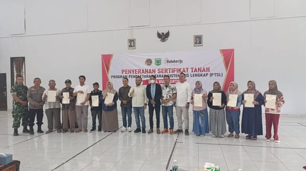 70 Sertifikat PTSL Dibagikan, Heli Suyanto Bongkar Beban Warga: BPHTB Gratis, Tanah Kini Punya Kepastian Hukum