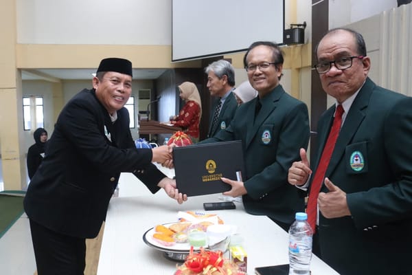 70 Mahasiswa RPL S1 PGSD Unimerz Tuntaskan Pendidikan Rektor