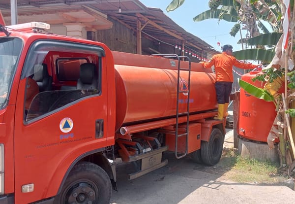 Sumur Mengering, BPBD Jember Kirim Air Bersih Kepada Warga Terdampak Kemarau Panjang