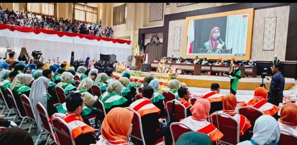 Wisuda Angkatan XIII UIN Sjech M. Djamil Djambek Bukittinggi, Rektor Tekankan Sarjana Berdampak