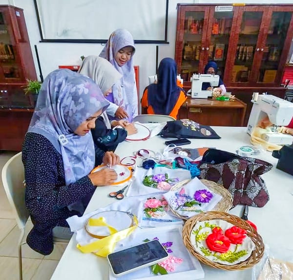 Ubah Paradigma Gudang Buku, Perpustakaan Adinegoro Sawahlunto Gelar Kelas Menjahit dan Menyulam