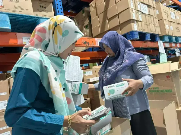 Abu Vulkanik Gunung Anak Krakatau Capai Depok, Pemkot Distribusikan 78.750 Masker