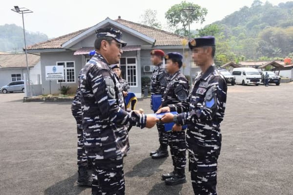 Dankodaeral III Beri Penghargaan Kepada Prajurit Berprestasi