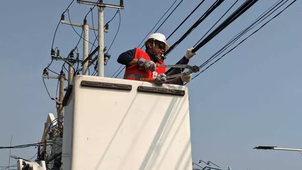 Dinas DPUPR Depok Lakukan Penataan Jaringan Kabel Udara