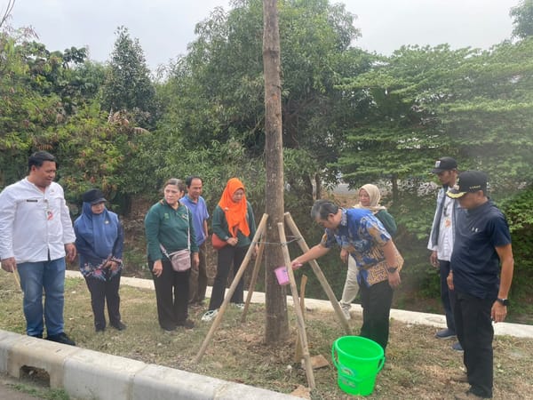 Penanaman Dua Jenis Pohon Tabebuya dan Pretty Pink Menjaga Keseimbangan Ekosistem