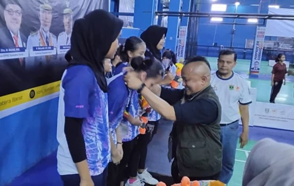 Sawahlunto Sapu Bersih Emas Beregu Bulutangkis Porprov XVI Sumbar