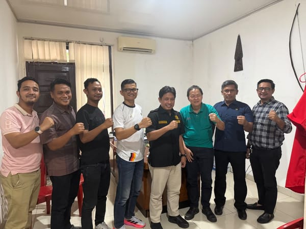 Ditengah Dahaga Anggaran, Albert Hendra Lukman Support KONI Sumbar Berangkatkan Atlet Menuju PON Pantai 2026