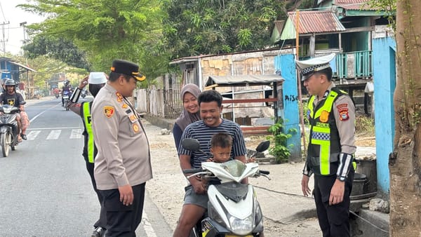 Turun Langsung di Jalan, Kapolres Selayar Sapa Pengendara dan Beri Himbauan