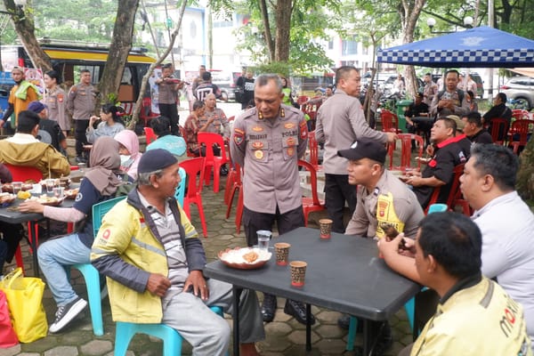 Tak Ada Sekat di Taman Akcaya, Polisi dan Warga Duduk Setara