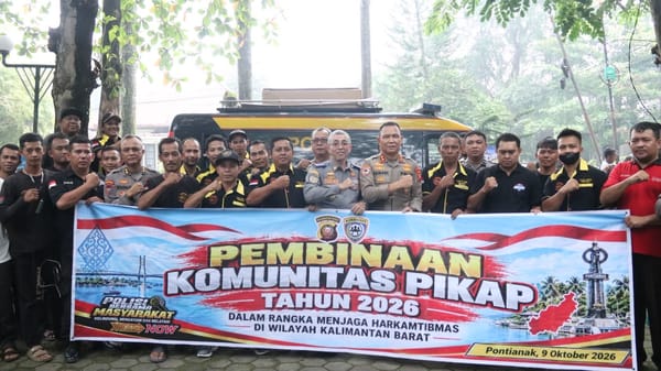 Sinergi dengan Komunitas Pikab diabadikan ditaman Akcaya Pontianak . Foto : Bid Humas Polda Kalbar.
