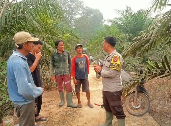 Jaga Desa dari Ancaman Api, Bhabinkamtibmas Ajak Warga Mekar Raya Cegah Karhutla