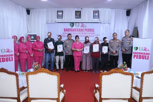 Dari Katarak hingga Pterygium, Bhayangkari Kalbar Bantu Warga Kembali Menatap Harapan