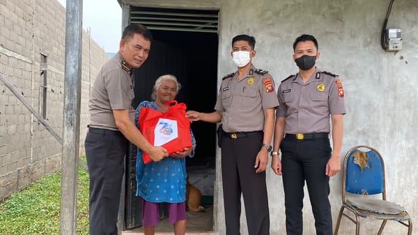 Polres Ketapang Berbagi untuk Warga Kurang Mampu dan Anggota yang Sakit