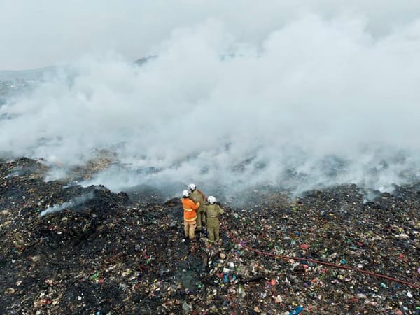 Pertamina Kirim 200 Liter Foam Bantu Pemadaman Kebakaran TPA Jatibarang