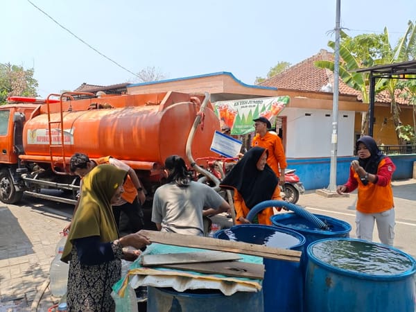 Sumur Warga Mulai Mengering, BPJS Kesehatan Salurkan 150.000 Liter Air di Demak