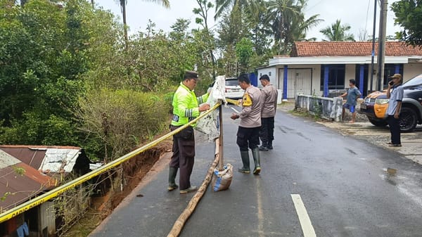 Tiga Titik Longsor Terjang Somagede Banyumas, Tembok Sekolah Roboh dan Rumah Warga Rusak