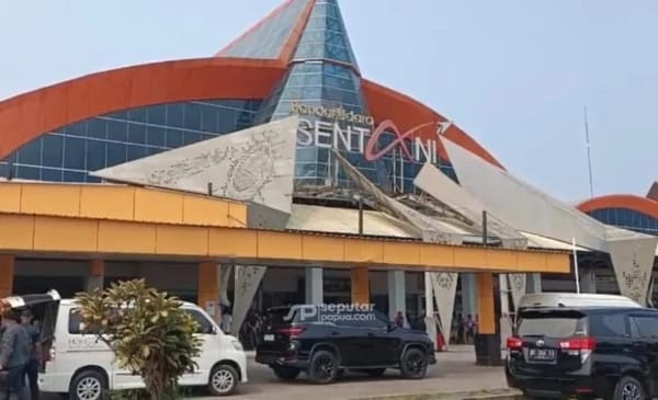 Tujuh Puluh Satu Penerbangan Dari Bandara Sentani Dibatalkan Akibat Kabut Asap