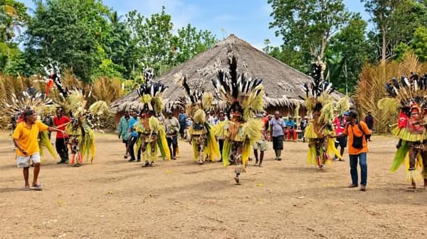 Pesta Adat Yonggway Jadi Tradisi Sakral Pererat Perdamaian Masyarakat Keerom