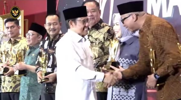 Gubernur Lampung Menerima Mandaya Awards 2026, Katagori Provinsi Terbaik Dalam Penurunan Kemiskinan