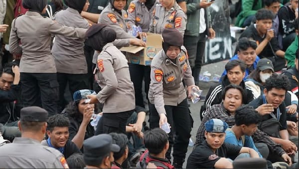 Polisi Humanis, Kawal Demo Dua Tahun Prabowo-Gibran di DPRD Lampung