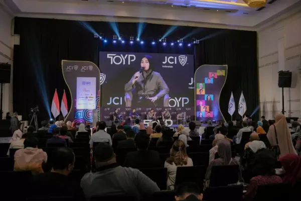 Jihan Nurlela Terima Penghargaan Tokoh Muda Di Bidang Kewirausahaan, JCI Batavia X SMESCO UMKM Business Summit 2026