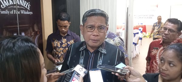 Cegah Lonjakan ISPA Walikota Ambon Ajak Warga Disiplin Pakai Masker