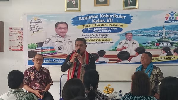 Jalan Kaki ke Sekolah hingga Balai Kota Bodewin Titip Pesan Perjuangan