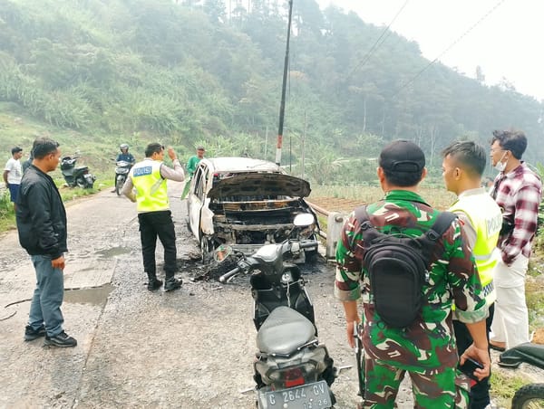 Mobil Terbakar Saat Hendak Menuju Kawasan Wisata Dieng