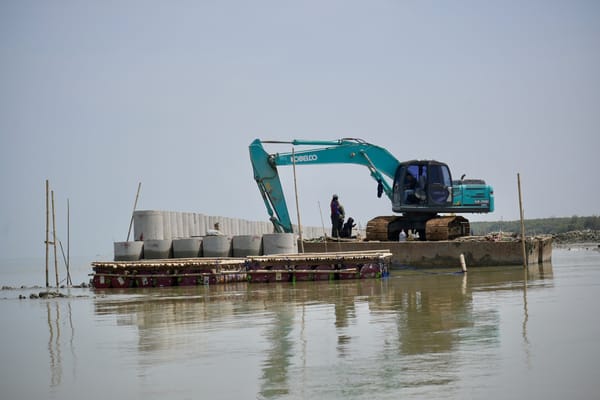 Kurangi Ancaman Abrasi, Gelombang Laut dan Banjir Rob, Jateng Bangun hybrid sea wall