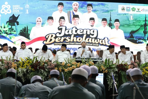 Ribuan Jemaah Mengikuti Jateng Bersholawat Hari Santri Nasional 2026