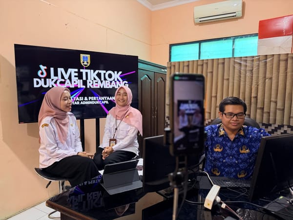 Picu Minat Warga Mengurus Administrasi Kependudukan, Dindukcapil Rembang Live Tik Tok