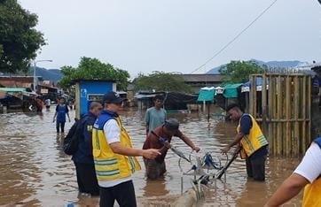 Kementerian PU Kerahkan Pompa dan Perahu Karet Tangani Banjir di Pasar Youtefa Jayapura