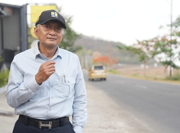 Menteri Dody Tinjau  Jalan Lintas Utara Flores, Labuan Bajo - Maumere Sepanjang 472 Km