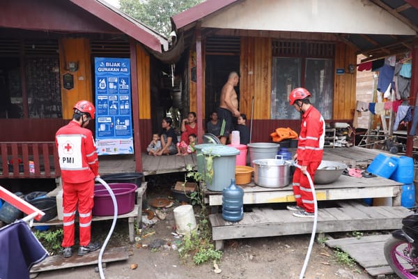 PMI Palangka Raya Salurkan Air Bersih Selama 30 Hari, Sasar Lima Kelurahan