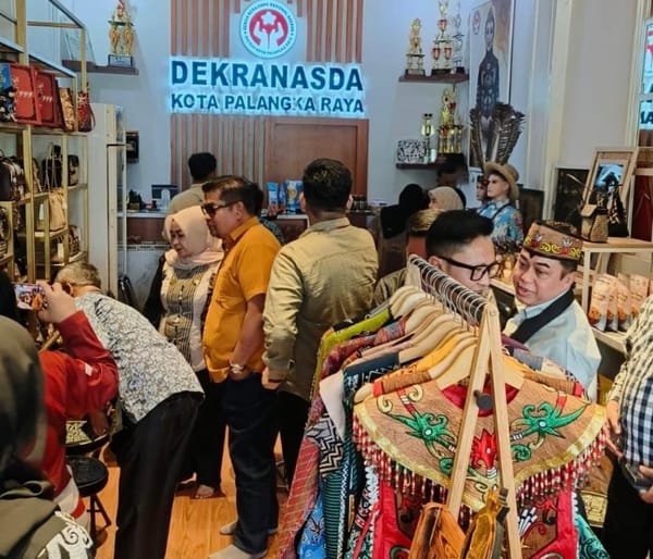 Dari Wastra hingga Perhiasan, Inovasi Dekranasda Palangka Raya Menarik Perhatian DPRD Kotim