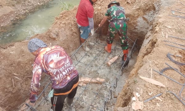 Kodim 1002/HST Bangun Jembatan Garuda di Haruyan Hulu Sungai Tengah