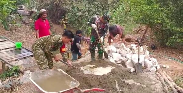 Hari Libur Tak Surutkan Semangat Gotong Royong, Pembangunan Jembatan Garuda di HST Terus Berlanjut