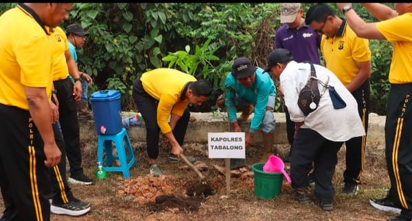 Polres Tabalong Gelar Green Policing, Tanam Pohon untuk Wujudkan Lingkungan Asri dan Sejuk