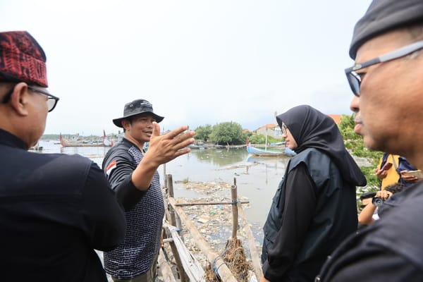 Angkat 15 Ton Sampah dari Kalimati, Pemkab Banyuwangi Bersihkan hingga Muara Sungai