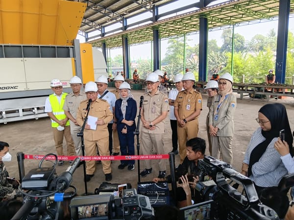 Dari Hulu, Jakarta Menahan Sampah Sebelum Tiba di Manggarai