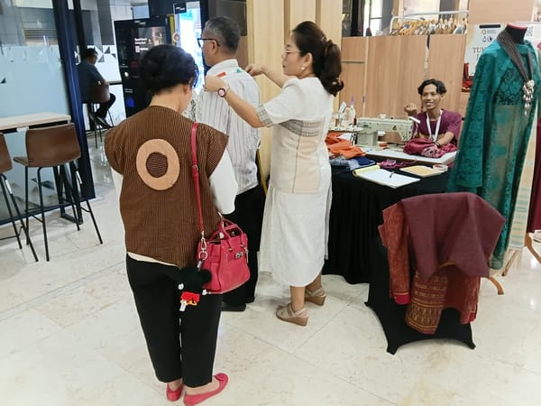 Ulos Menenun Warisan, Merajut Kemandirian Ekonomi Perajin Perempuan