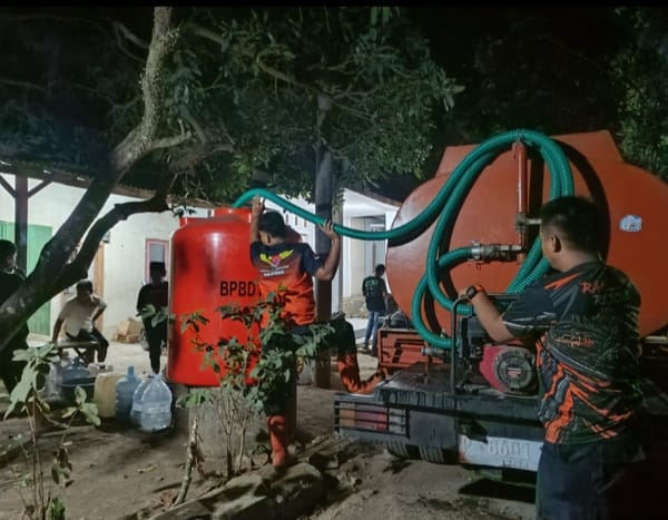 Distribusi ke-33, BPBD Jember Salurkan 5.000 Liter Air Bersih untuk Warga Terdampak Kekeringan