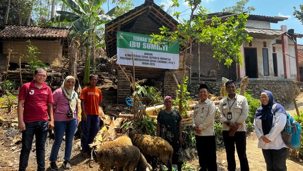 Mantan Peserta PKH di Bintoro Patrang Jember Terima Bantuan Ternak Kambing Program PPSE Kemensos RI
