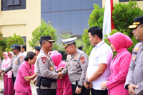 Perdana Masuki Mapolda Maluku, Irjen Suwondo Disambut Jajar Hormat