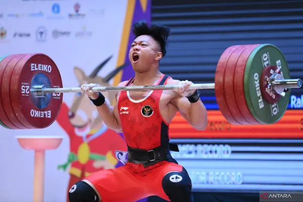 Rahmat Erwin Abdullah Merebut Dua Medali Perak Kejuaraan Dunia Angkat Besi 2026