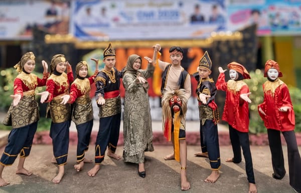 Tampilkan Talenta Seni dan Budaya, MTsN 2 Kota Sawahlunto Meriahkan Festival Literasi 2026