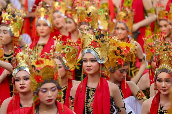 Ratusan Penari Berbagai Daerah Ambil Bagian dalam Pagelaran Tari Gandrung Sewu Banyuwangi